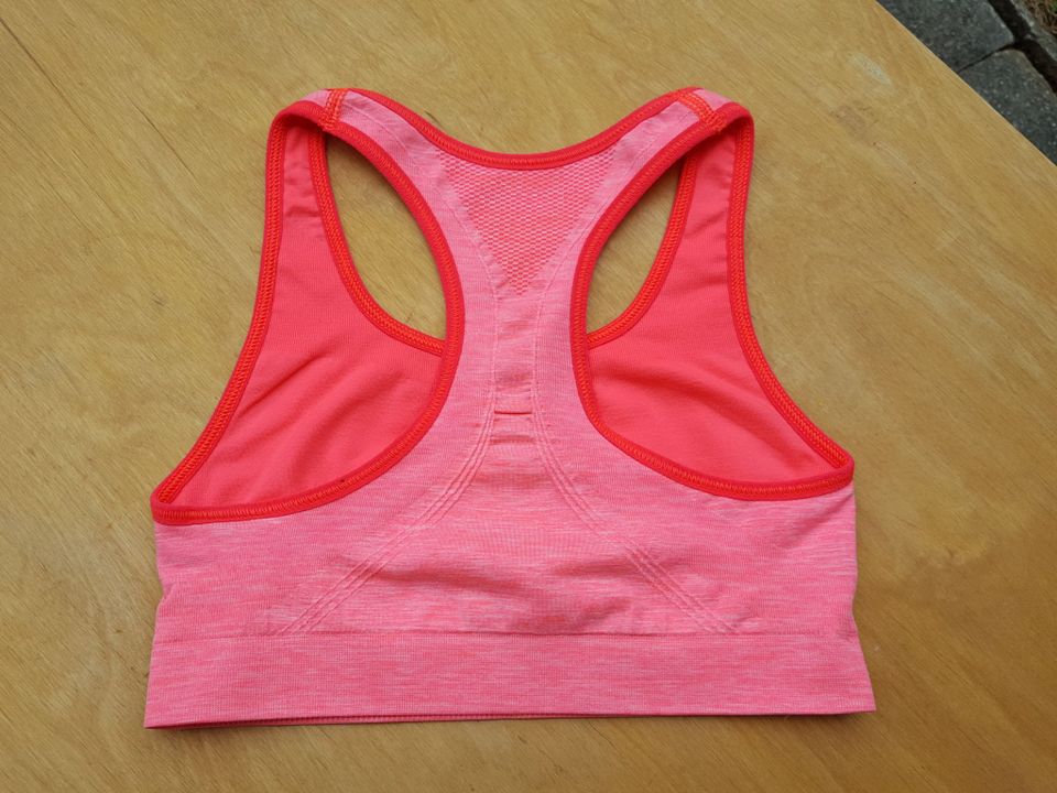 Sport-bustier BH neon-pink Unterhemd Mädchen Gr. 146 in Gerlingen