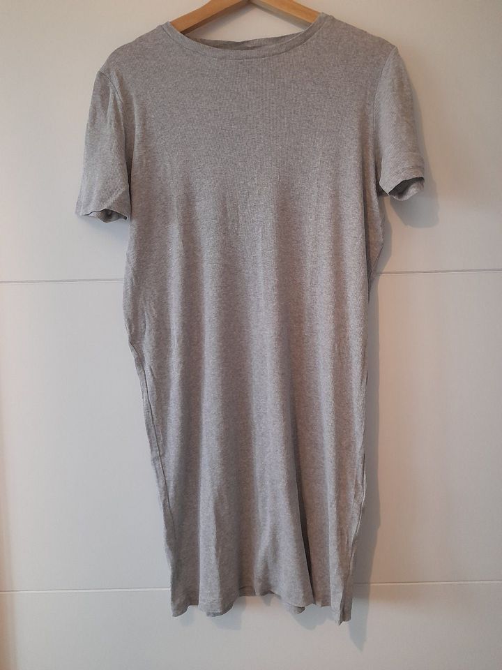 Graues T-Shirt-Kleid von COS in Bernau