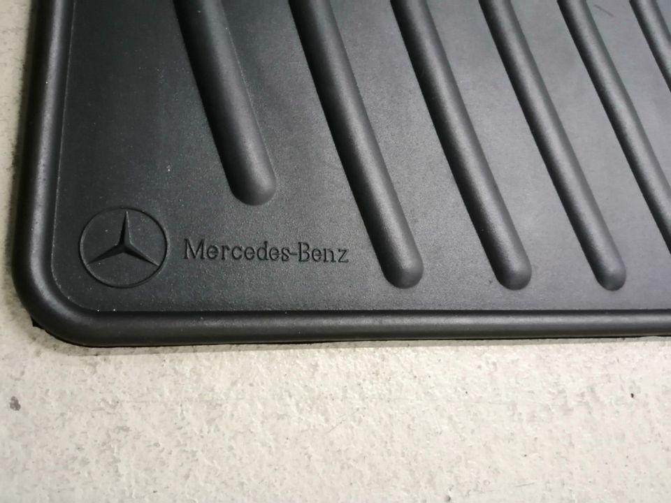 Mercedes Benz B-Klasse W245, Satz Gummi Fussmatten Original in Nürnberg (Mittelfr)
