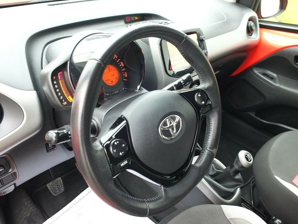 Toyota Aygo X-PLAY TOUCH BLUETOOTH KLIMA RÜCKFAHRKAMERA in Köln