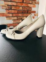 NEUE Damen Leder Pumps Weiß MADELEINE Gr. 39 Bayern - Fürth Vorschau