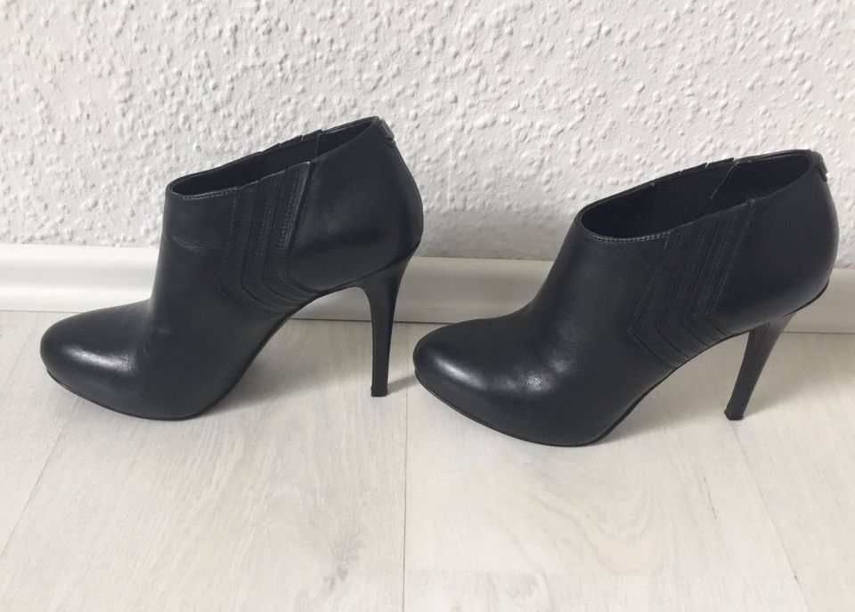 GUESS echt Leder Stiefeletten Stilettos Schwarz Gr. 37 Neuwertig in Essen