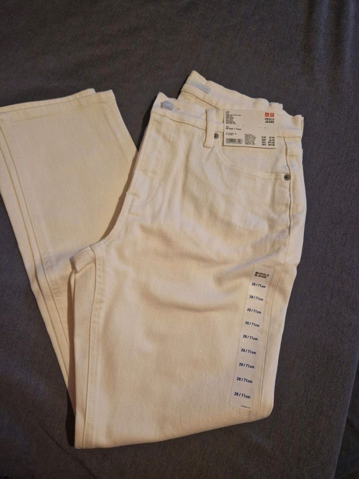 Uniqlo - Damen Slim Straight Jeans in Berlin