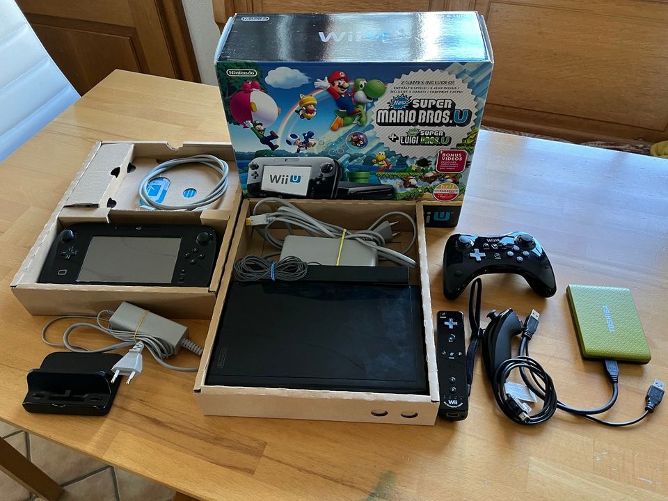 Wii U Spielekonsole mit Festplatte in Eberhardzell