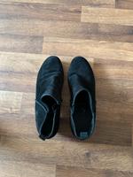 Schwarze, elegante Stiefelette  Wildleder, kleiner Absatz Leipzig - Stötteritz Vorschau