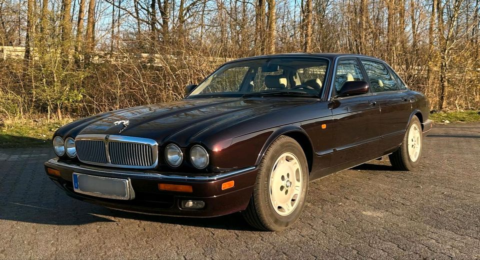                     Jaguar XJ6