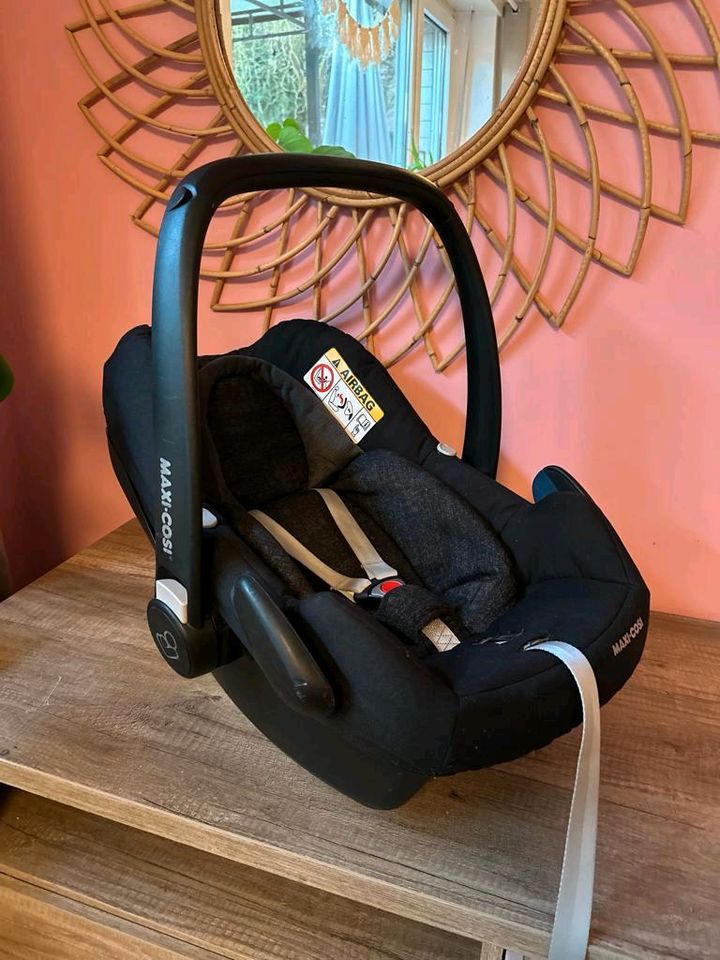 Maxi Cosi Family Fix One mit Isofix Station in Duisburg