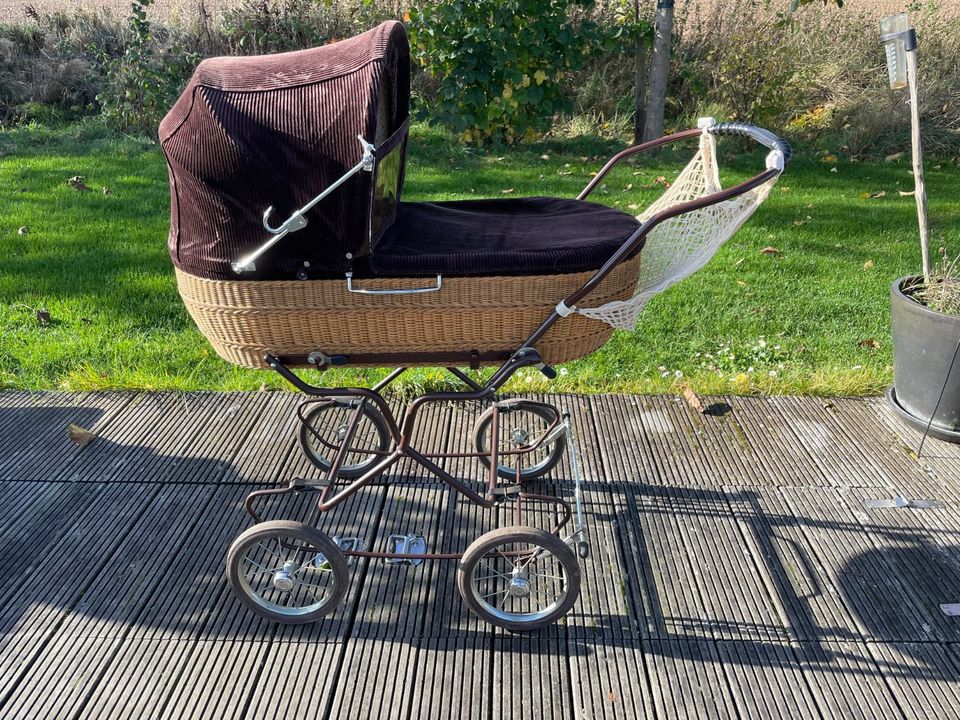 Original Rattan Kinderwagen in Grafschaft