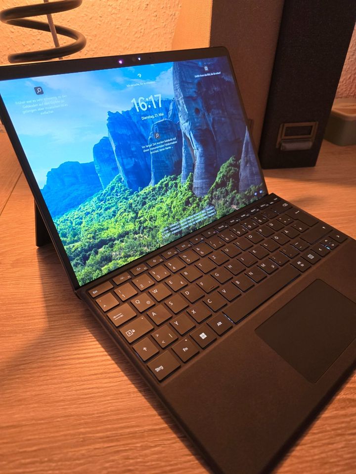 Microsoft Surface Pro 8 in Burghammer