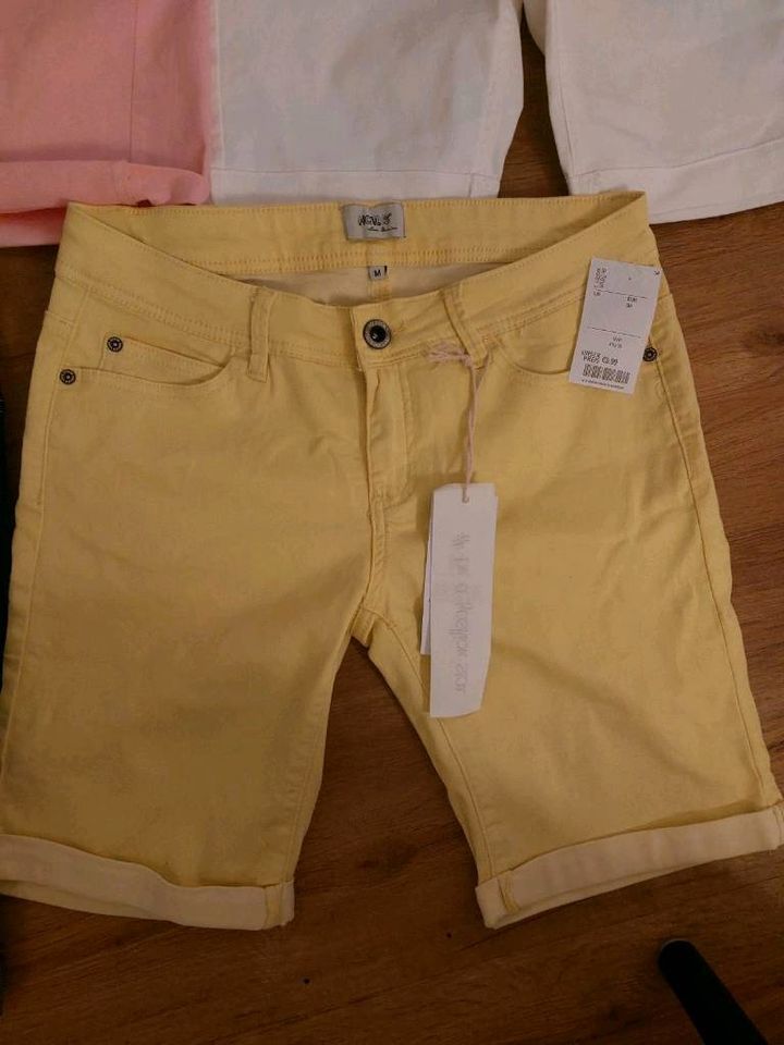 Damen Shorts gr .38/ 40 .Neu . in Hamburg