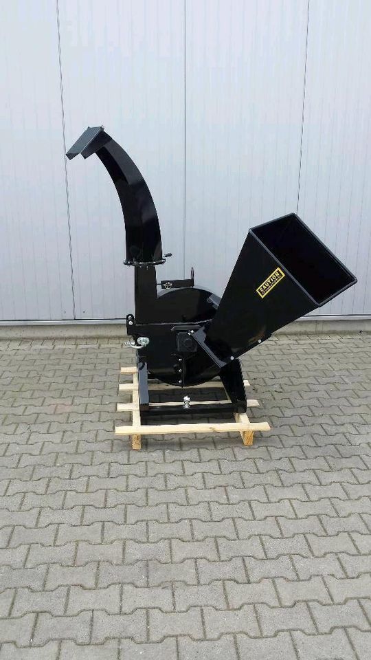 Holzschredder Holzhäcksler Zapfwelle Zapfwellenhäcksler Buschholzhacker Black Edition für Schlepper Traktor BX42 BX62 BX72 GEO-ECO17H in Borchen