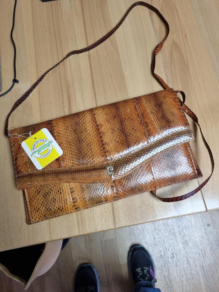 Handtasche Kroko  Optik mit Etikett Modell Nr  Certificado in Berlin