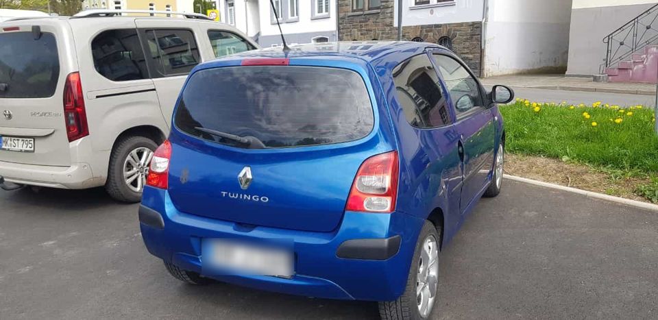 Renault Twingo 2 58ps bis September 2025 TÜV in Werdohl