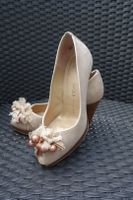 Peter Kaiser Peep-Toe/Highheels Absatz 9 cm creme Velours Gr. 3,5 Niedersachsen - Isernhagen Vorschau