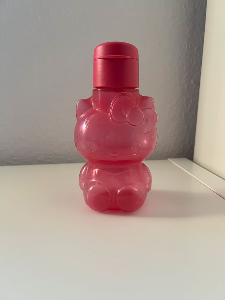 Tupperware Hello Kitty Trinkflasche in Bergen