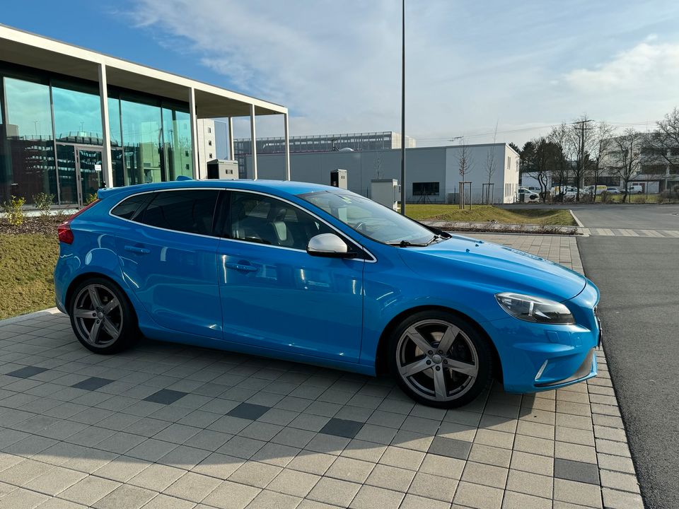 Volvo V40 D4 R-Design in Bayreuth