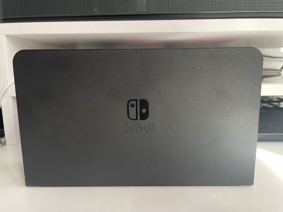 Nintendo Switch (OLED) + Zelda TOTK Collectors Edition in Bremen