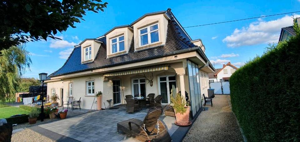 !Neu!: Exklusive Villa in Weiskirchen mit großem Anwesen in Trier