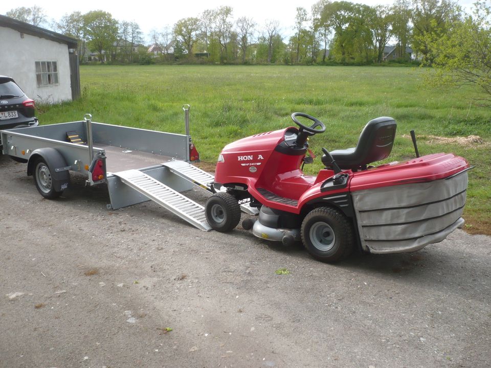 Honda Rasentraktor HF 2417 mit Transportanhänger zu vermieten in Ganderkesee