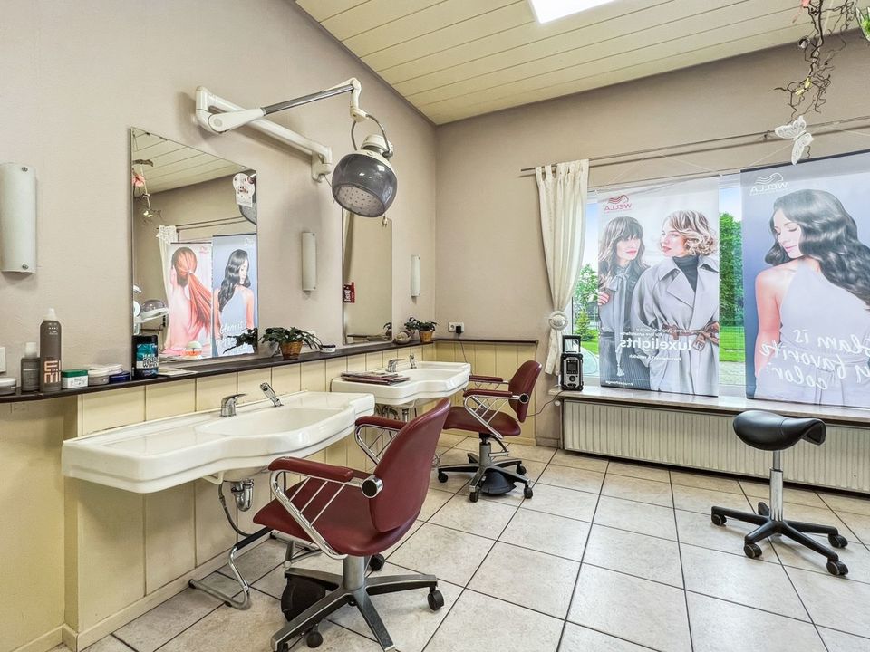 Wohn-und Geschäftshaus mit Friseursalon in Ihlow