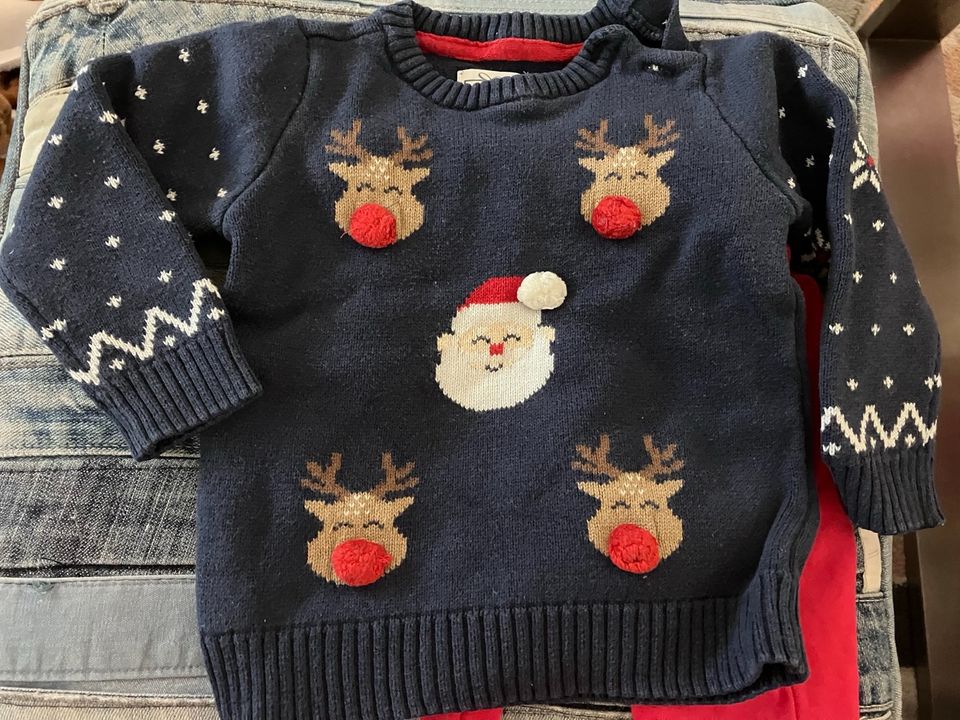 Weihnachts Pullover dunkelblau und Hose rot Rentier in Kaarst