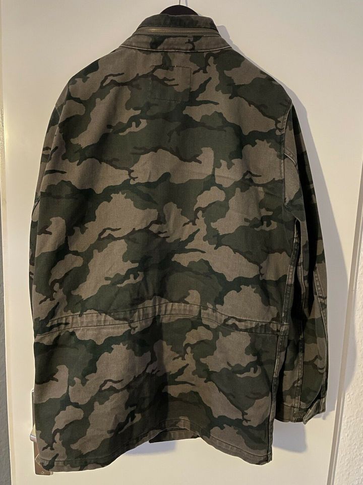 Levis Herren Washed Cotton Camouflage Parka Jacket Anorak in Berlin