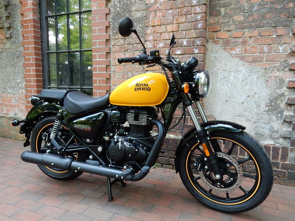 Royal Enfield Meteor Fireball gelb in Berlin