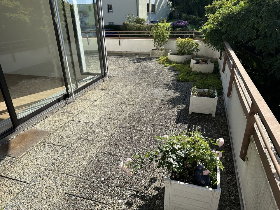 Großzügige, renovierte Wohnung Balkon, TG Stellplatz, EBK 137m² in Daisendorf