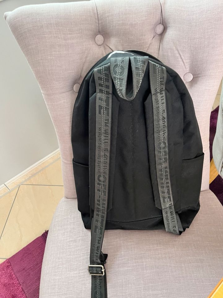 Off White Rucksack in Nortorf