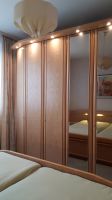 Schlafzimmer beleuchtet komplett mit Schrank, Betten, Nachtschran Chemnitz - Yorckgebiet Vorschau