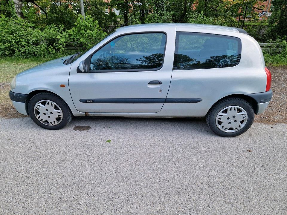 Renault clio 1.6 Automatik in Backnang