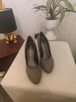 schicke Wildleder High Heels gr 39 Brandenburg - Mahlow Vorschau