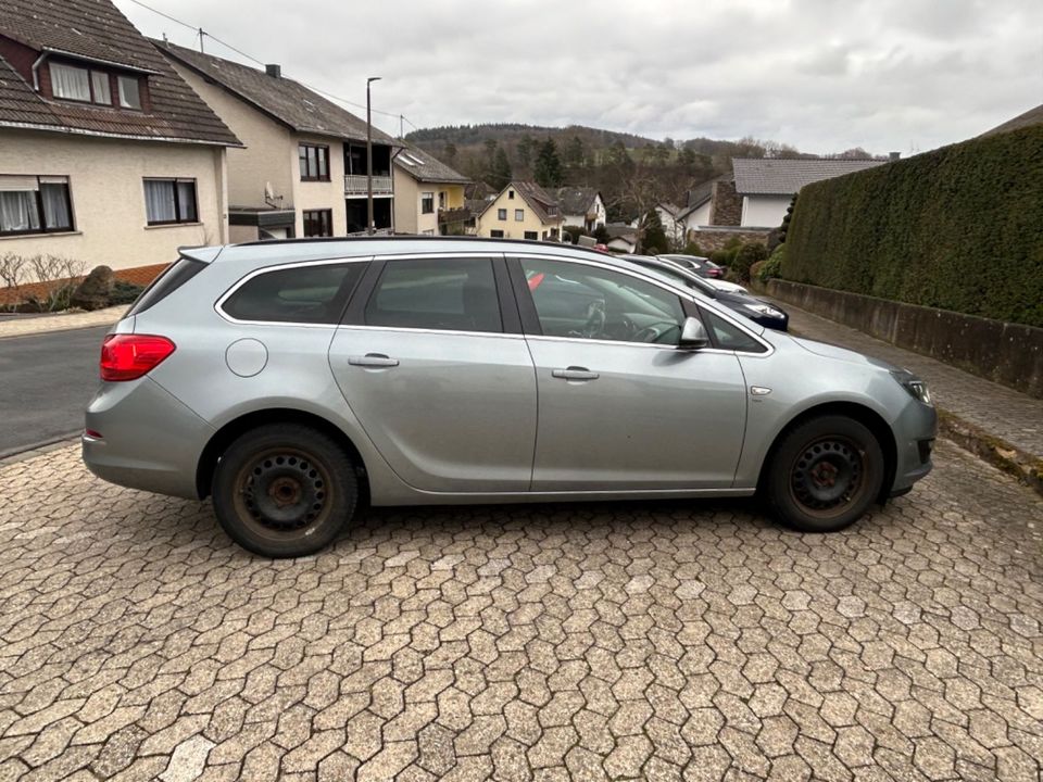 Opel Astra J Sports Tourer 1.6 CDTI Active in Kempenich