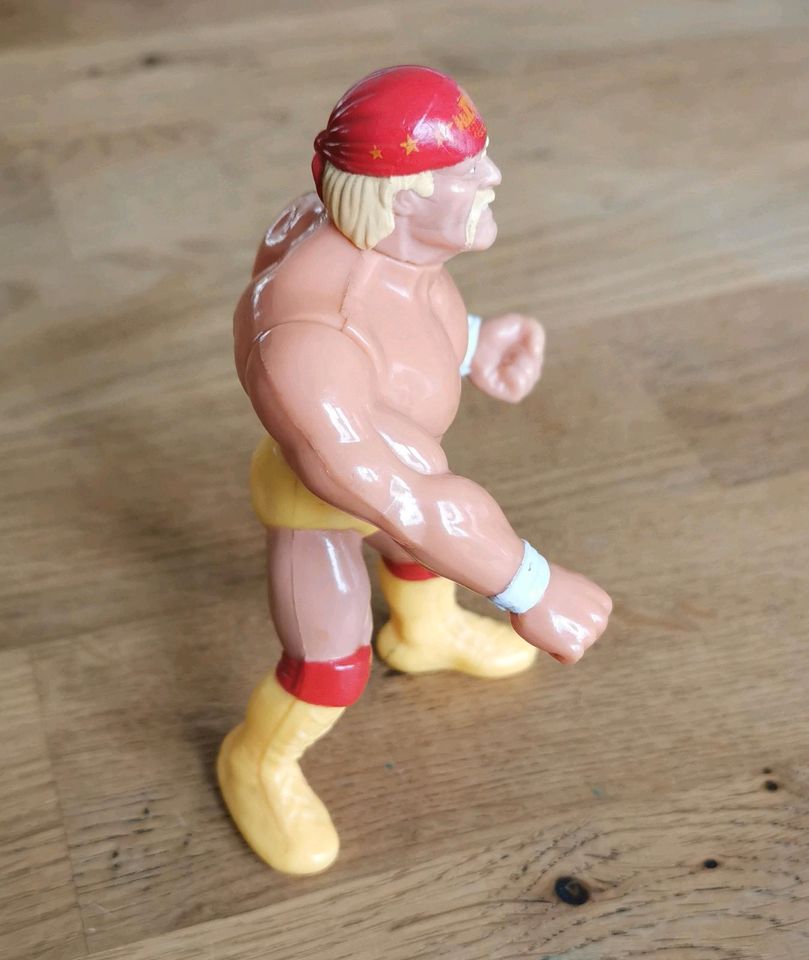 Hulk Hogan Actionfigur | Hasbro | Vintage 1990 in Roitzsch