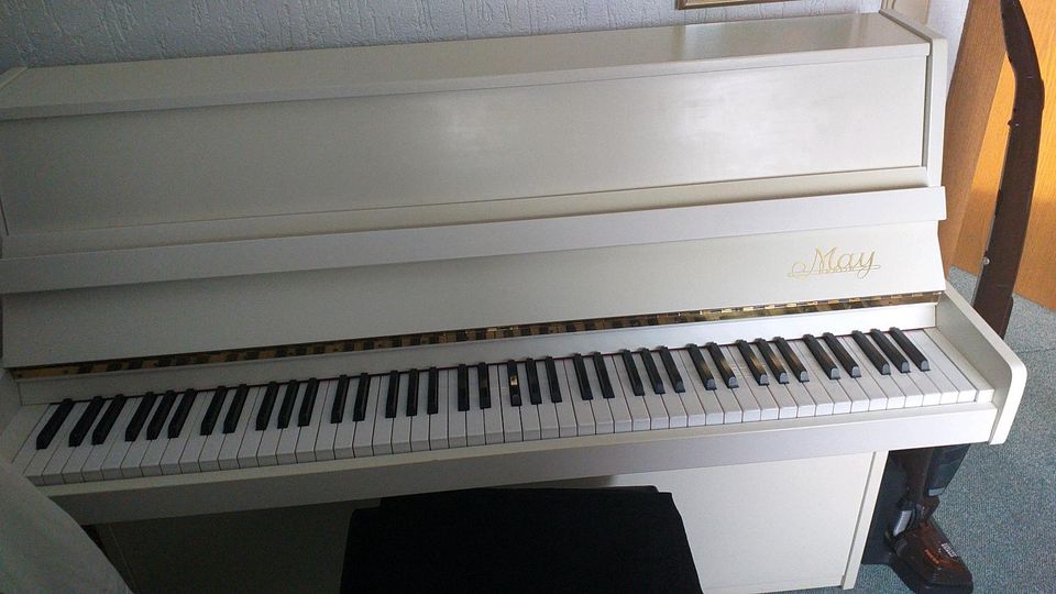 May Klavier weiß,  sehr guter Zustand,  prima Klang in Marl