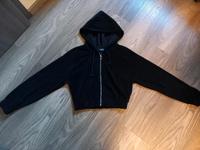 kurz geschnittene schwarze Hoodiejacke von Bershka, Größe S Nordrhein-Westfalen - Marsberg Vorschau