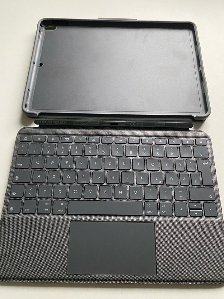 Hülle/Tastatur logitech COMBO Touch für iPad Air 3 in Melsungen