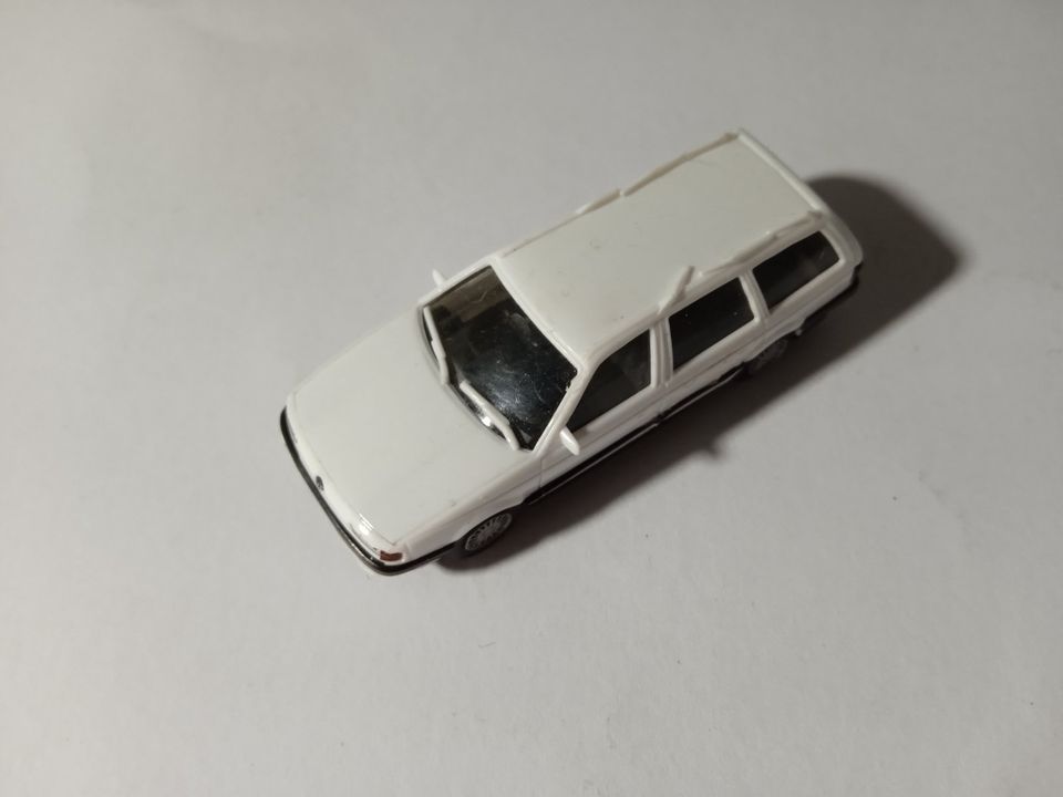 HERPA HO Modellauto 1:87 VW Passat GL weiß in Leipzig