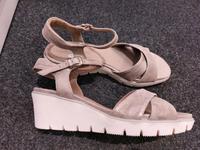 Sandale   Gr 4.5 ARA Silber beige  schimmernde Optik  Effektleder Baden-Württemberg - Walldürn Vorschau