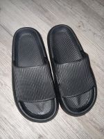 Damen Badeschuhe Hausschuhe Badelatschen Größe 38 schwarz neu Rheinland-Pfalz - Niederdürenbach Vorschau