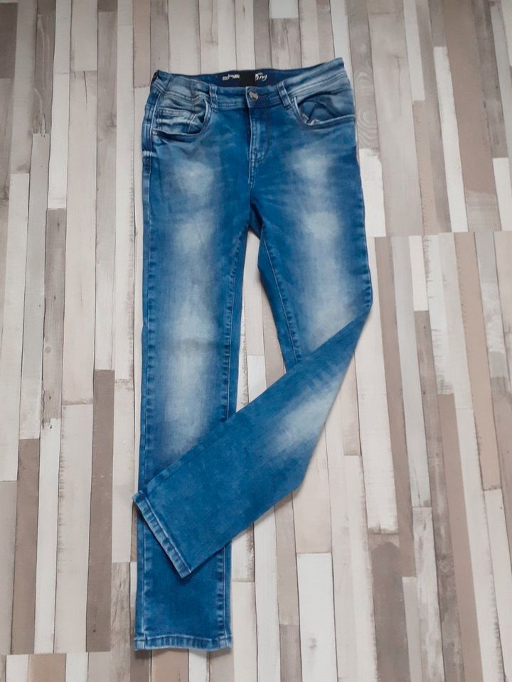 Hose Jeans Gr. 170 / 176 in Lichtenfels