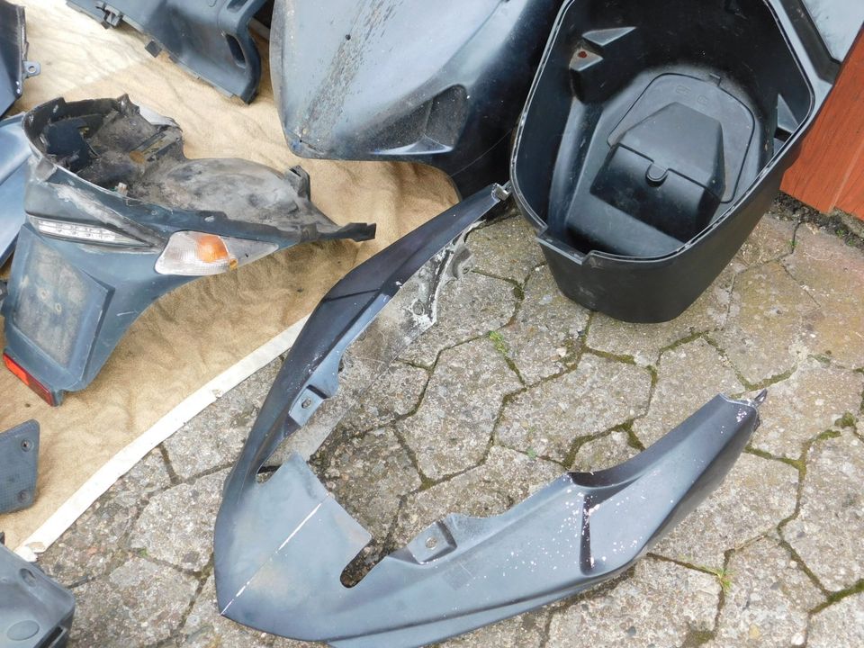 Peugeot Speedfight  Ersatzteile Vergaser Gabel Motor Verkleidung in Achim