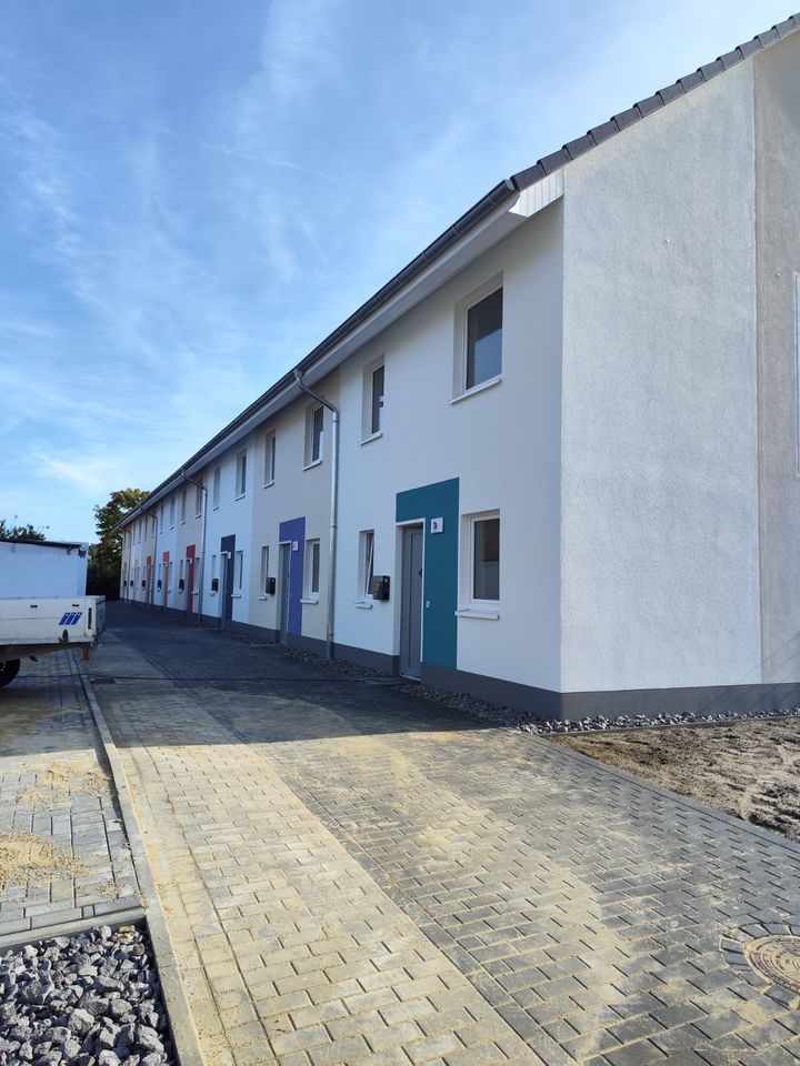Neu errichtetes Reihenhaus in der Eichenallee 2, 100 m² mit Carport in Salzwedel