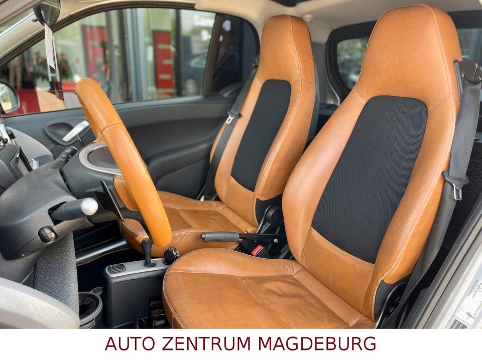 Smart Fortwo Coupe 1,0L LIMITED ONE Leder Klima R/CD in Magdeburg