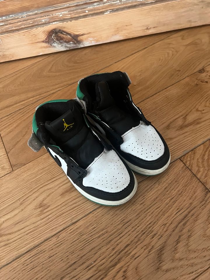 Kinderschuhe jordan 1 oakland gr. 27 in Berlin