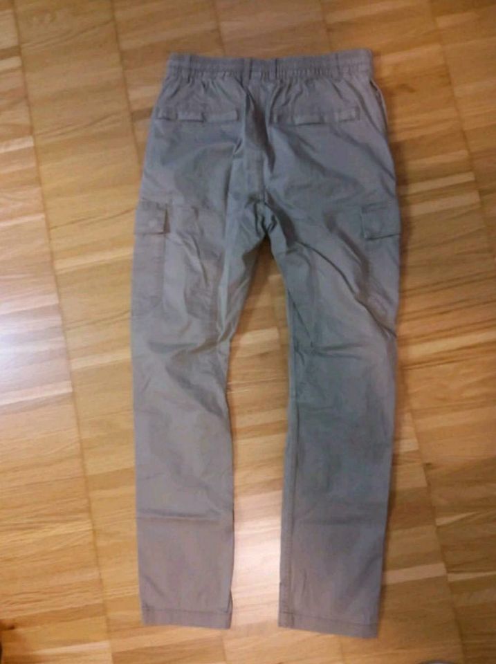 Beige H&M Cargohose Gr. 29 skinny fit in Ellwangen (Jagst)