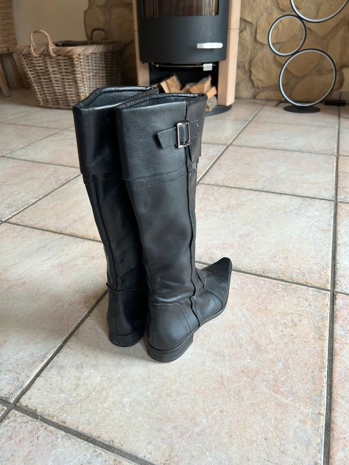 Zara Stiefel Gr. 39, schwarz in Neumünster