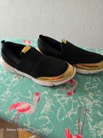 Sehr schöne  Schuhe in Schwarz und Goldene Farbe  Gr 39 Saarland - Saarlouis Vorschau