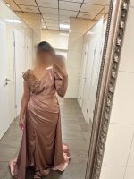 Abendkleid aus Satin mit Steinen Nordrhein-Westfalen - Oberhausen Vorschau