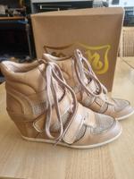 Ash Bixi Leder-Schuhe mit Keilabsatz, beige, Größe 40 Feldmoching-Hasenbergl - Feldmoching Vorschau
